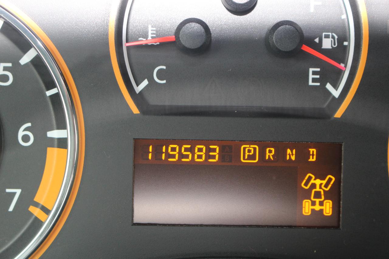 Nissan Armada Platinum 4WD 2012