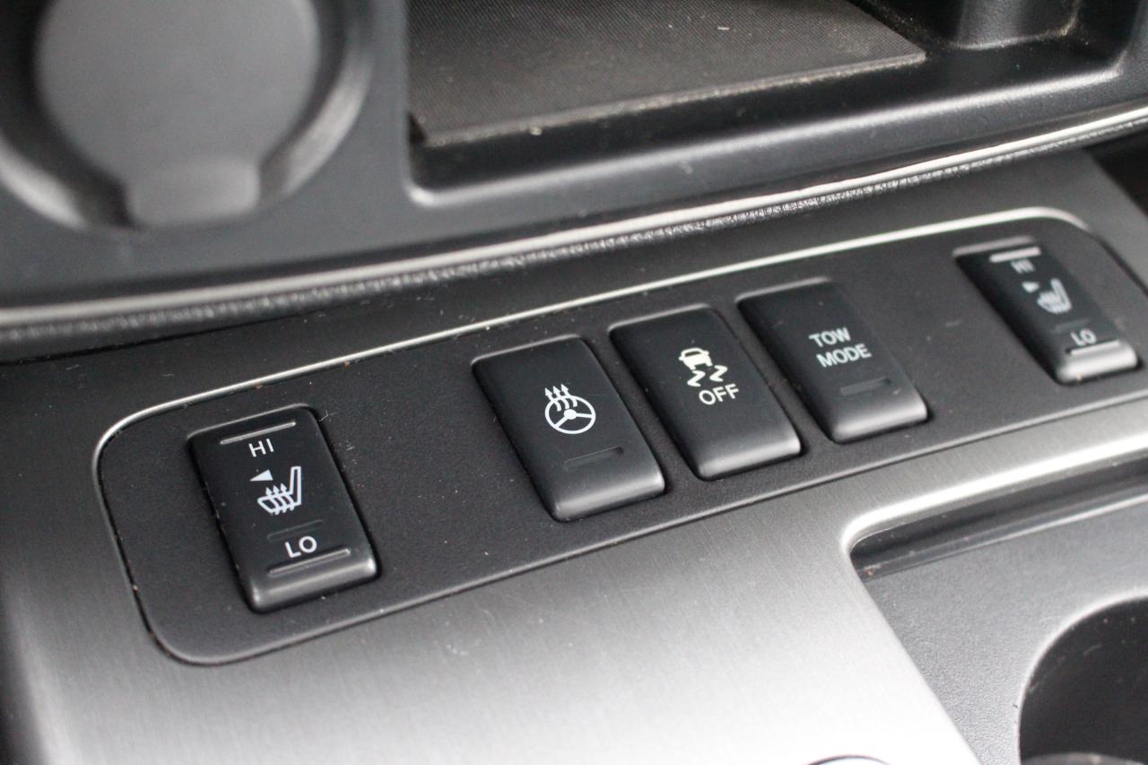 Nissan Armada Platinum 4WD 2012