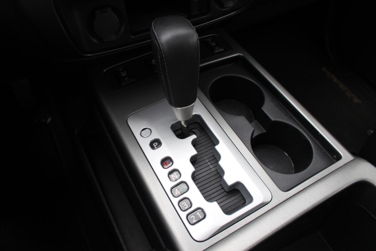 Nissan Armada Platinum 4WD 2012