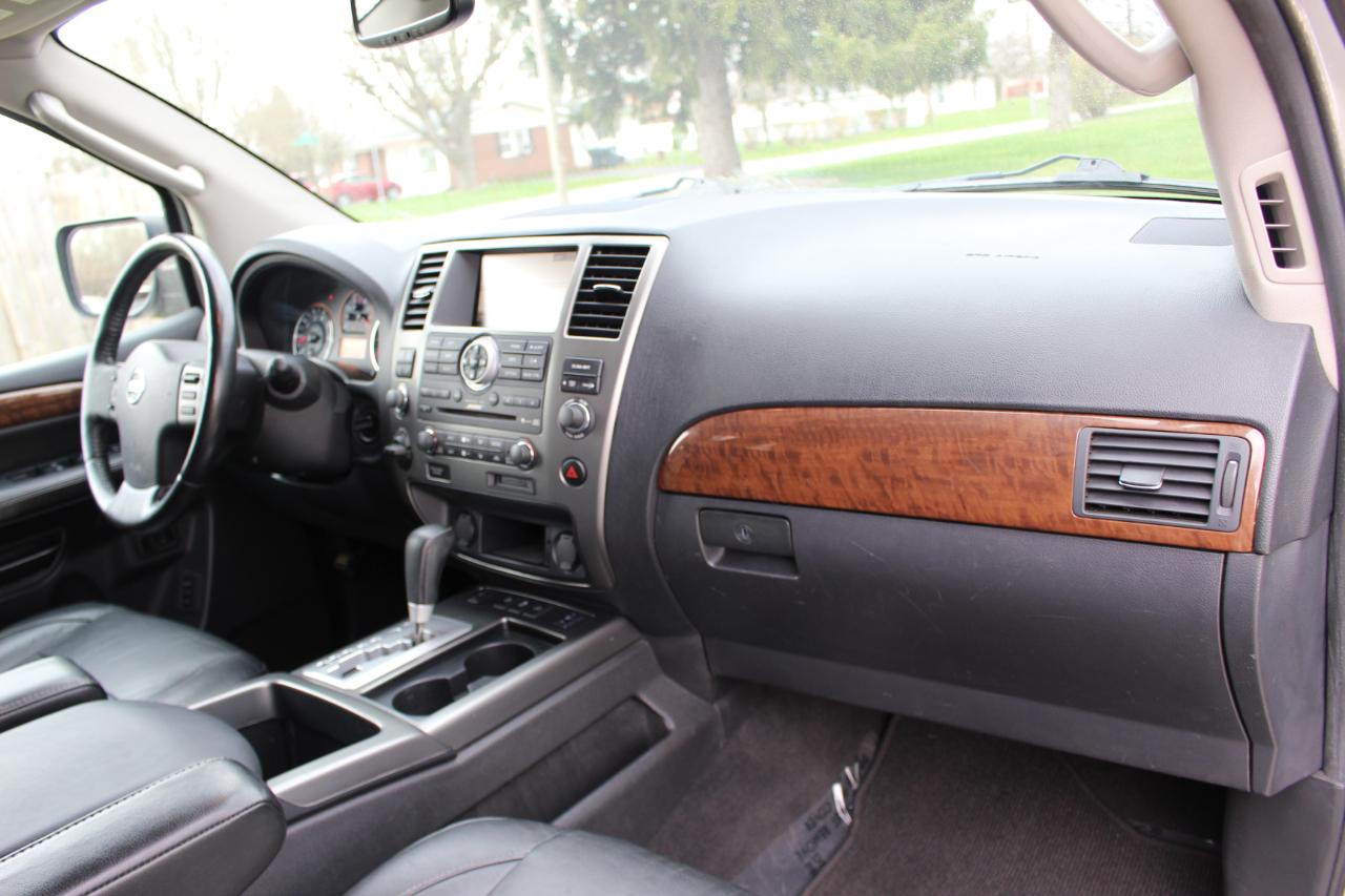 Nissan Armada Platinum 4WD 2012