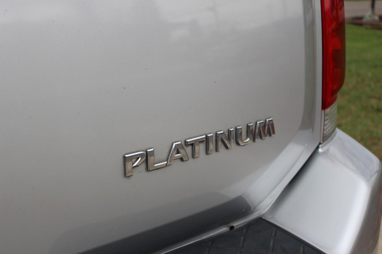 Nissan Armada Platinum 4WD 2012