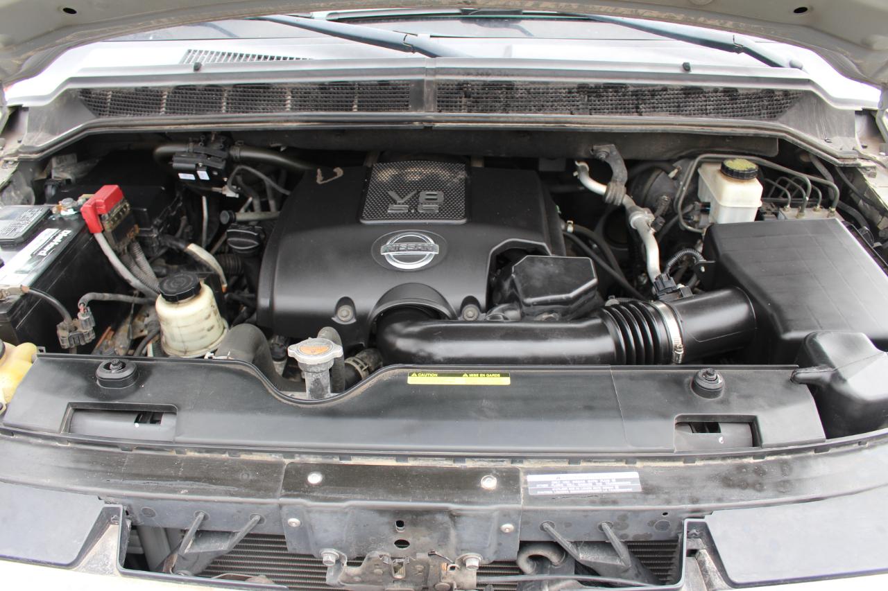 Nissan Armada Platinum 4WD 2012