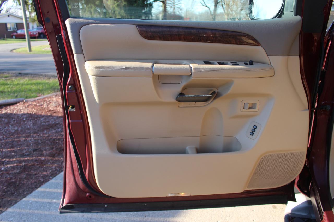 Nissan Armada Platinum 4WD 2011