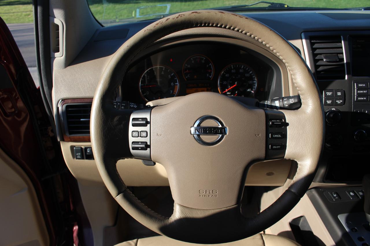 Nissan Armada Platinum 4WD 2011