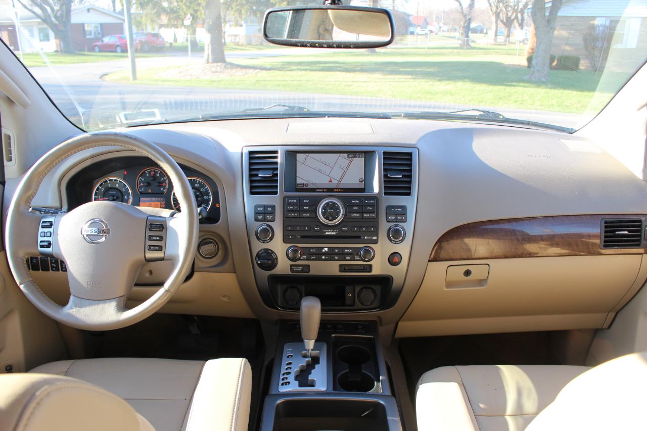 Nissan Armada Platinum 4WD 2011