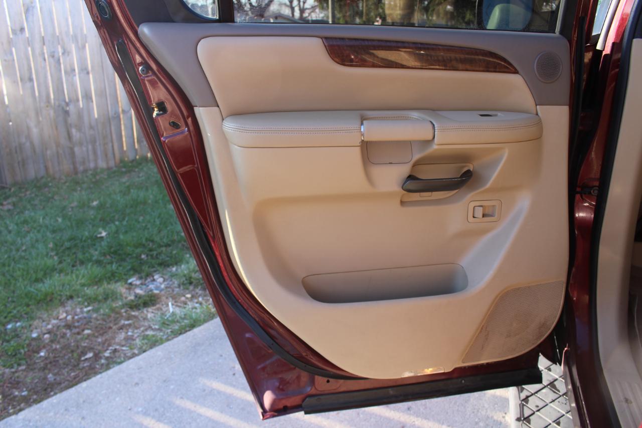 Nissan Armada Platinum 4WD 2011