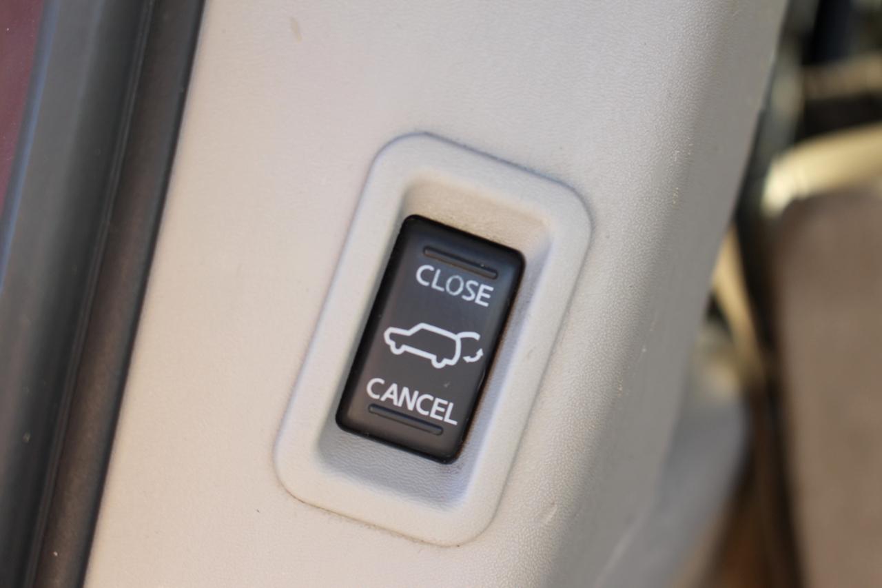 Nissan Armada Platinum 4WD 2011