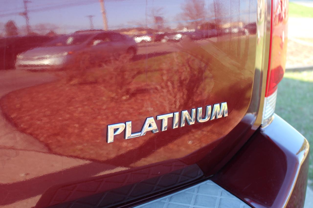 Nissan Armada Platinum 4WD 2011