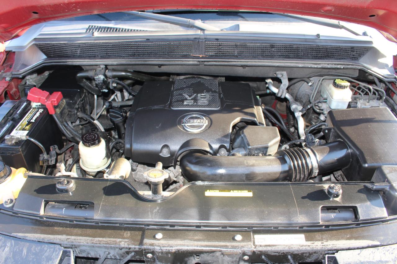 Nissan Armada Platinum 4WD 2011