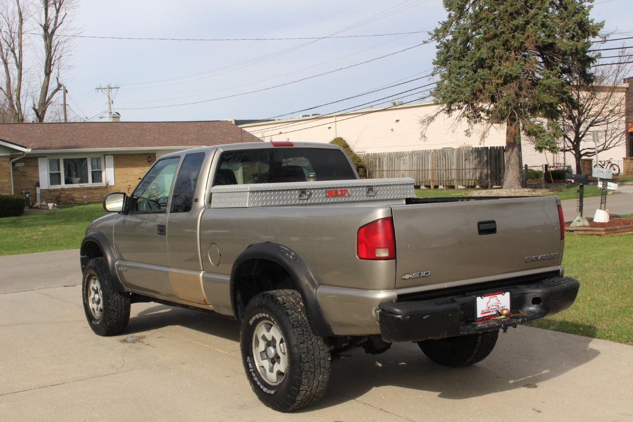 Chevrolet S10 Pickup LS Ext. Cab 4WD 2003