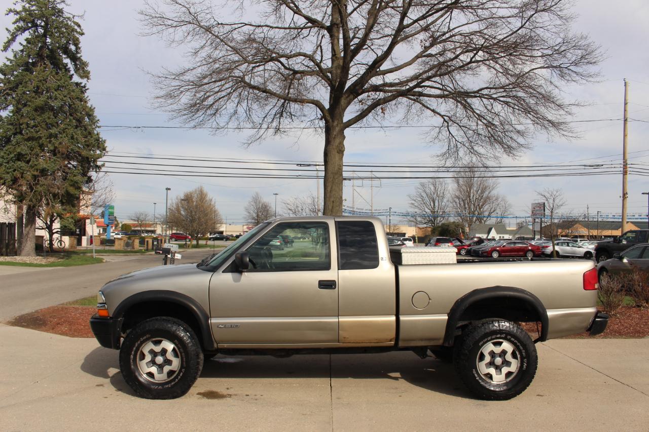 Chevrolet S10 Pickup LS Ext. Cab 4WD 2003