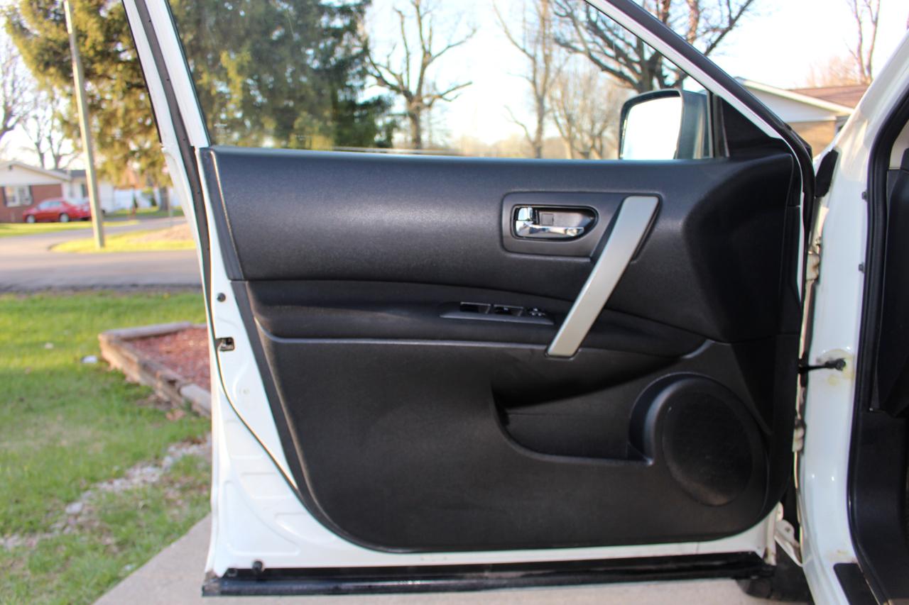 Nissan Rogue S AWD 2011