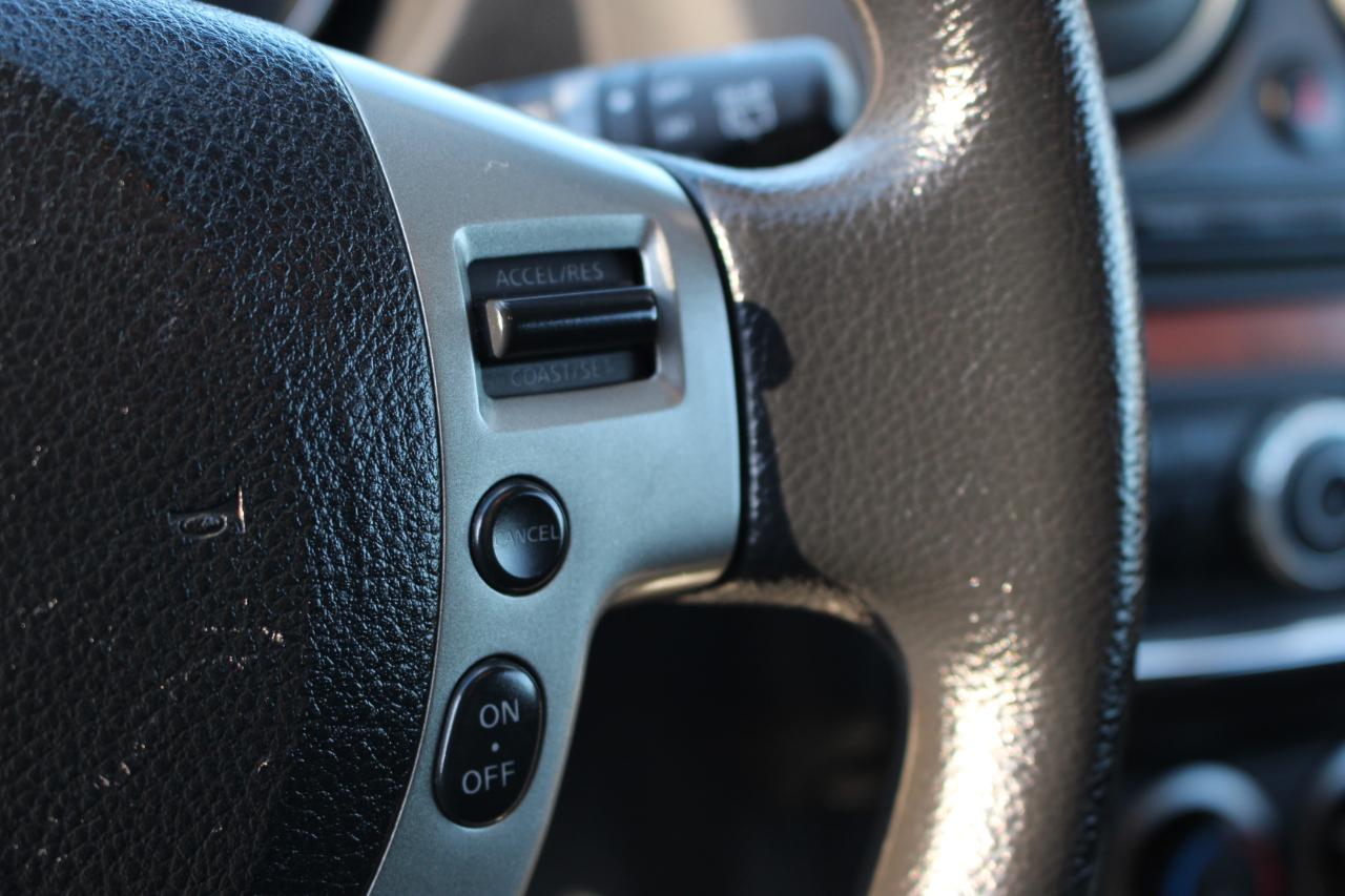 Nissan Rogue S AWD 2011