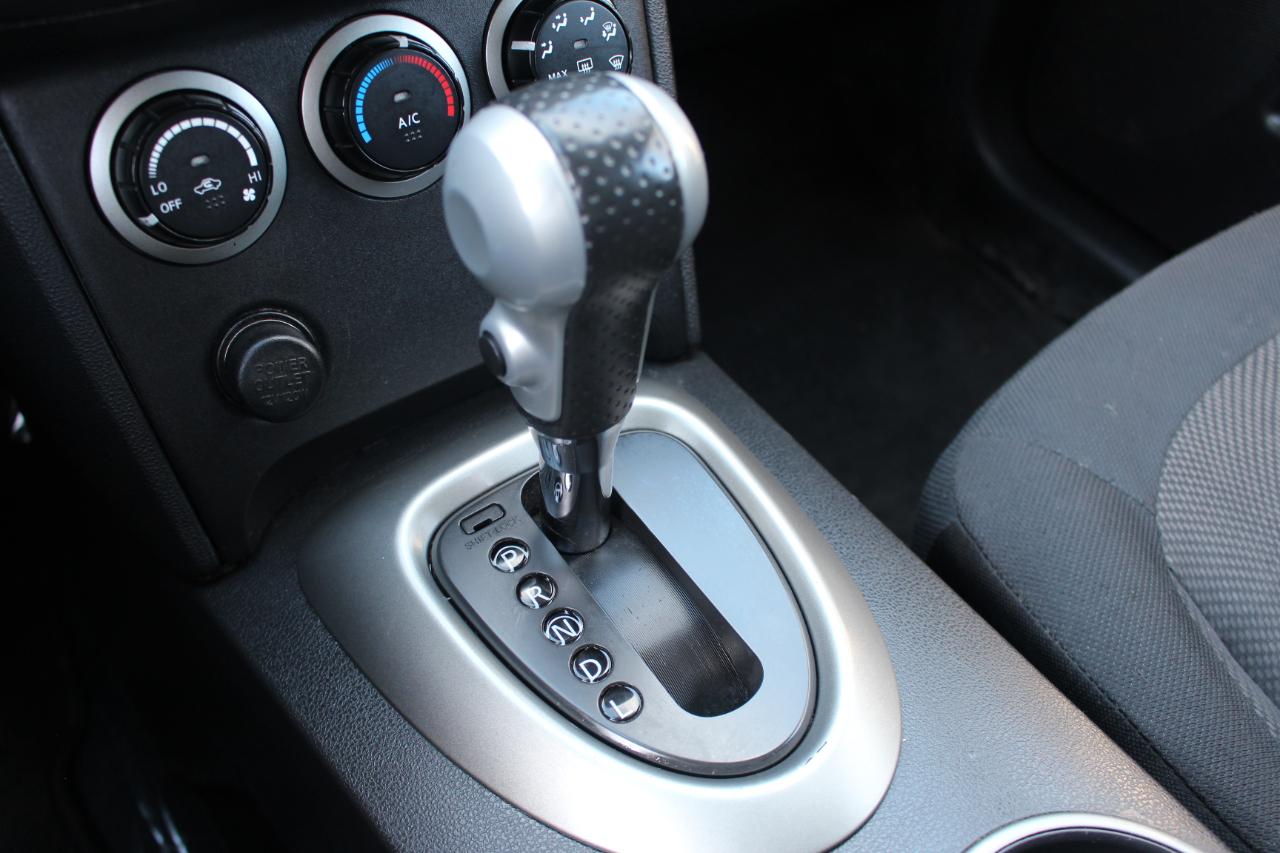 Nissan Rogue S AWD 2011