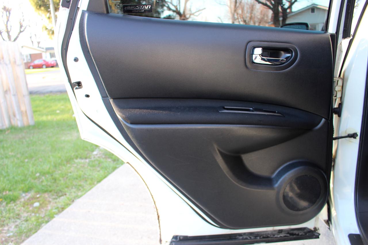 Nissan Rogue S AWD 2011