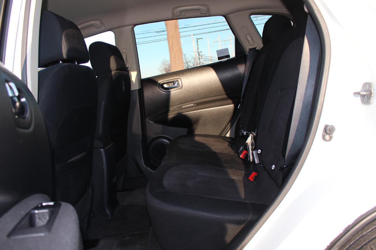 Nissan Rogue S AWD 2011