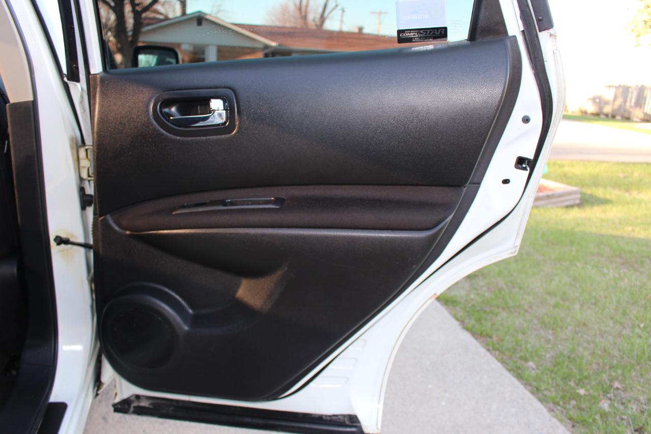 Nissan Rogue S AWD 2011