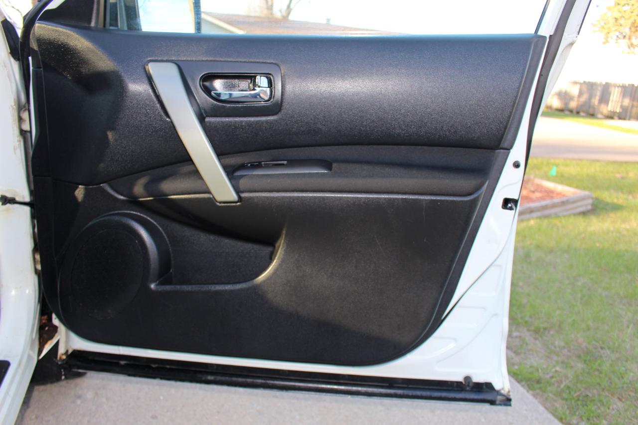 Nissan Rogue S AWD 2011