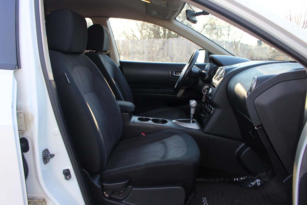 Nissan Rogue S AWD 2011