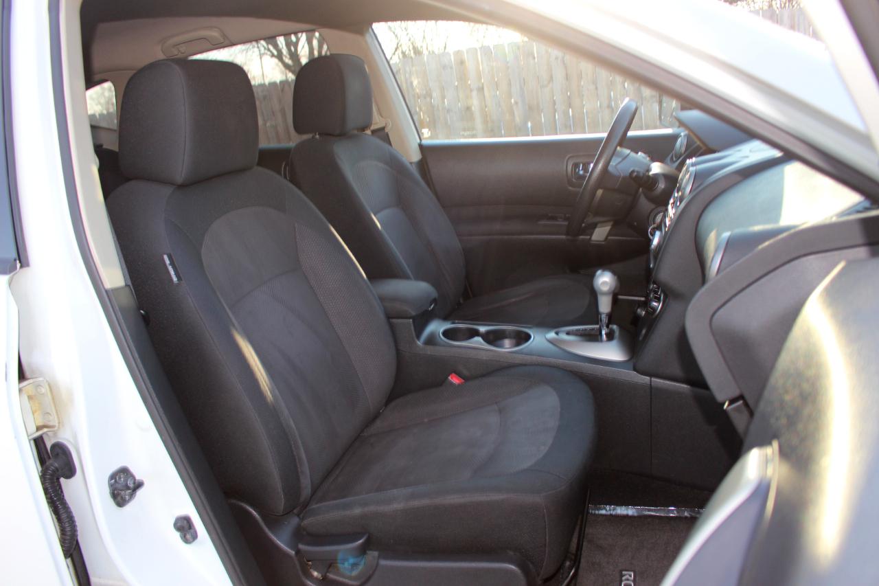 Nissan Rogue S AWD 2011