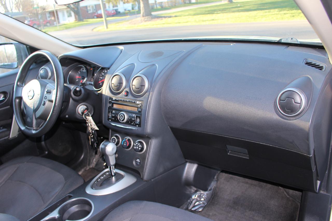 Nissan Rogue S AWD 2011