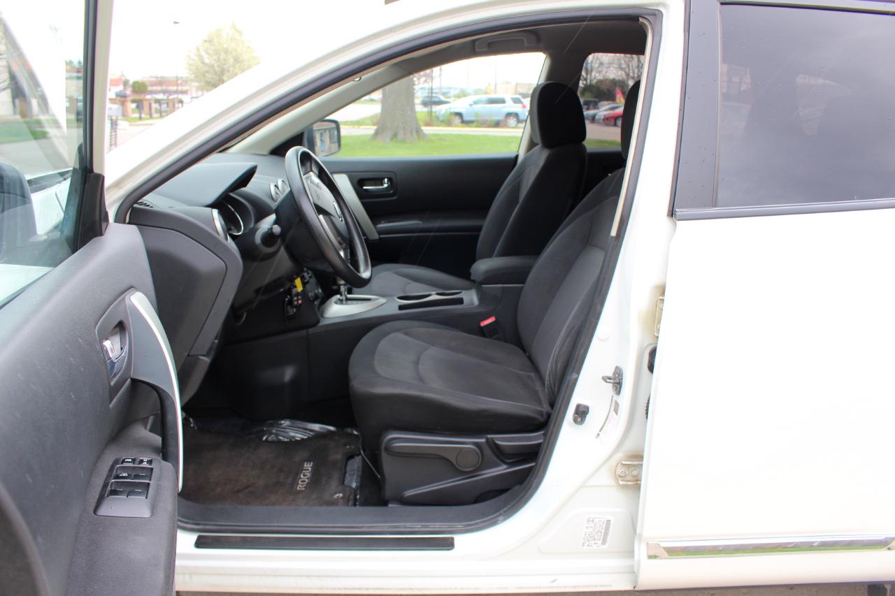 Nissan Rogue S AWD 2011