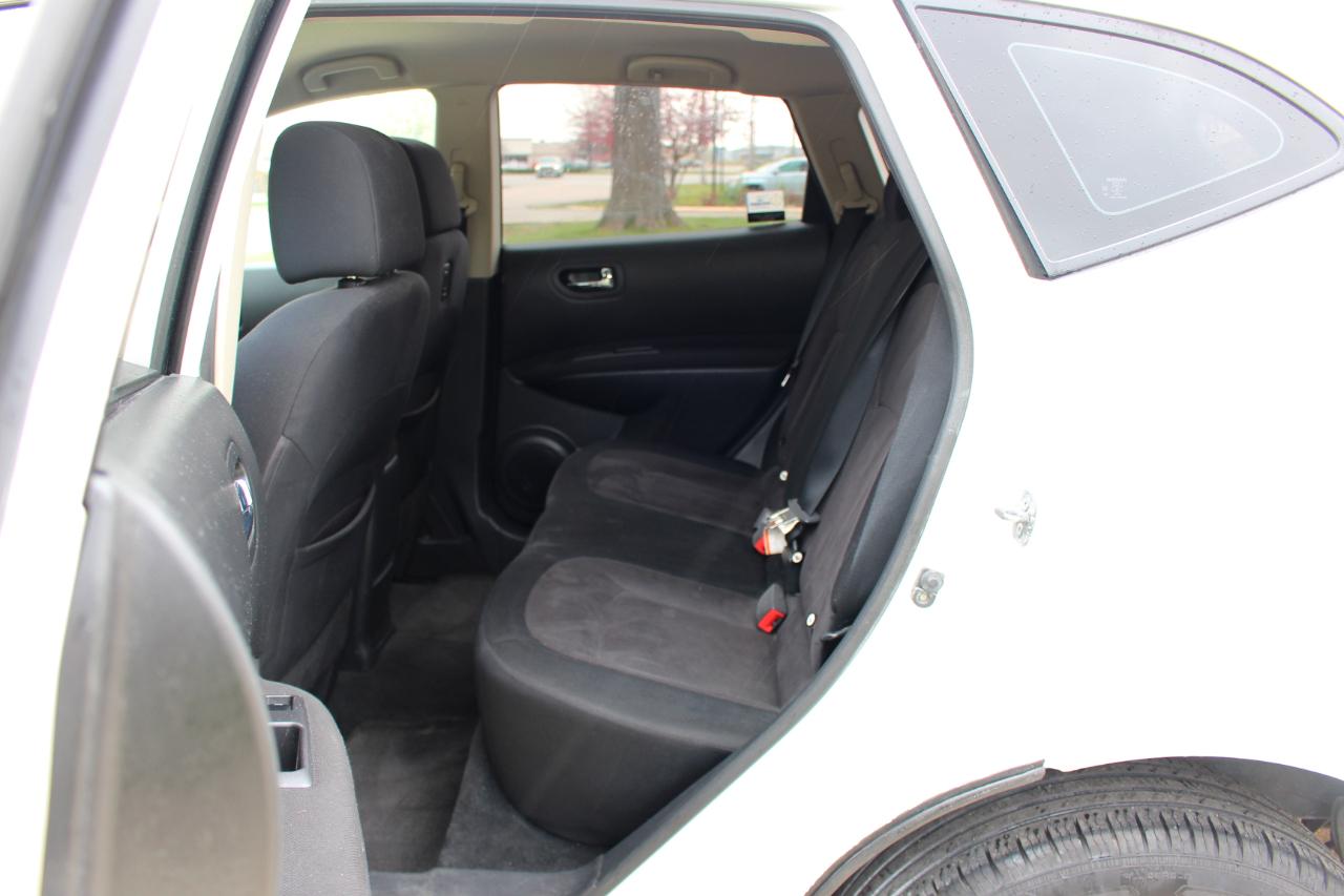 Nissan Rogue S AWD 2011