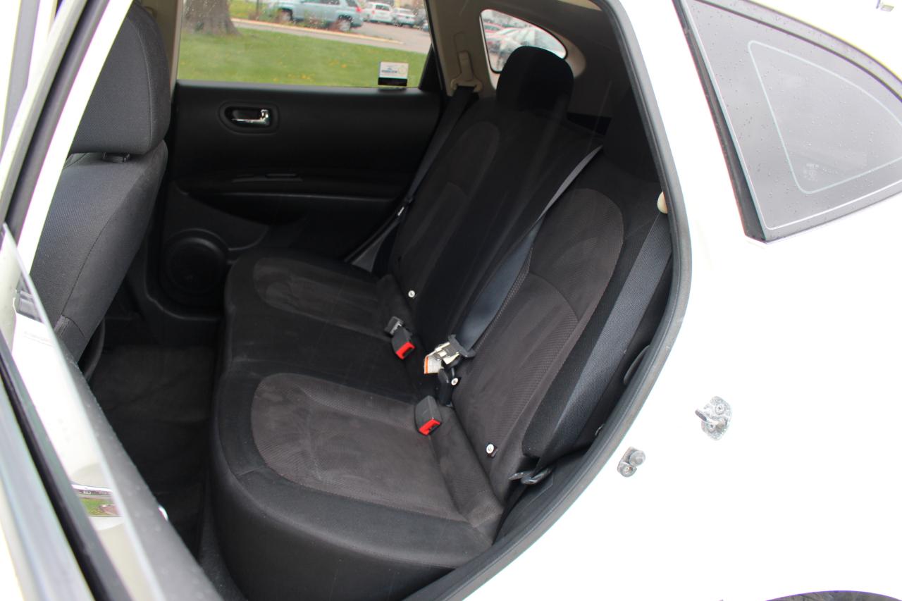 Nissan Rogue S AWD 2011