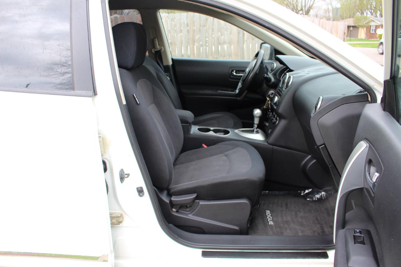 Nissan Rogue S AWD 2011