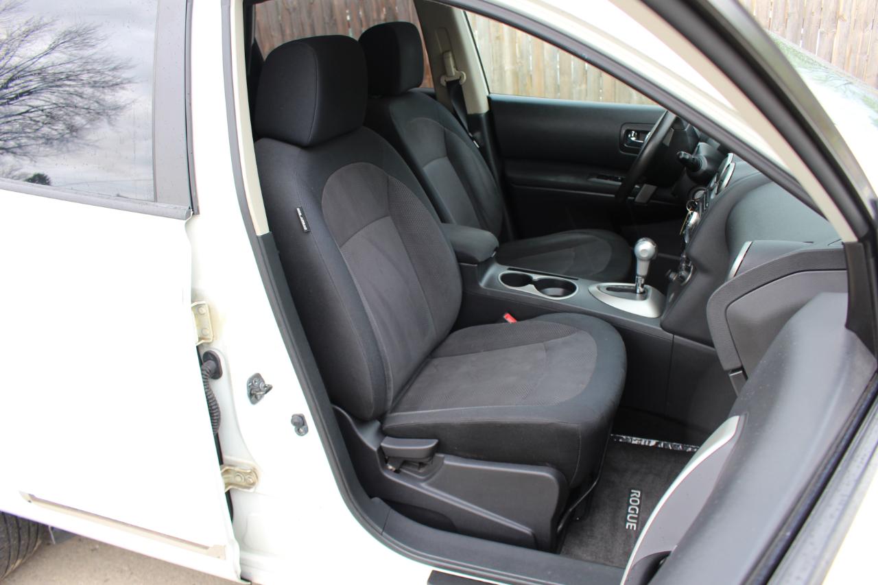 Nissan Rogue S AWD 2011