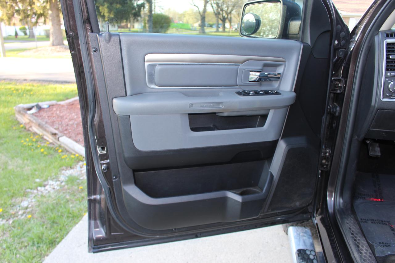 RAM 1500 Big Horn Crew Cab SWB 4WD 2017