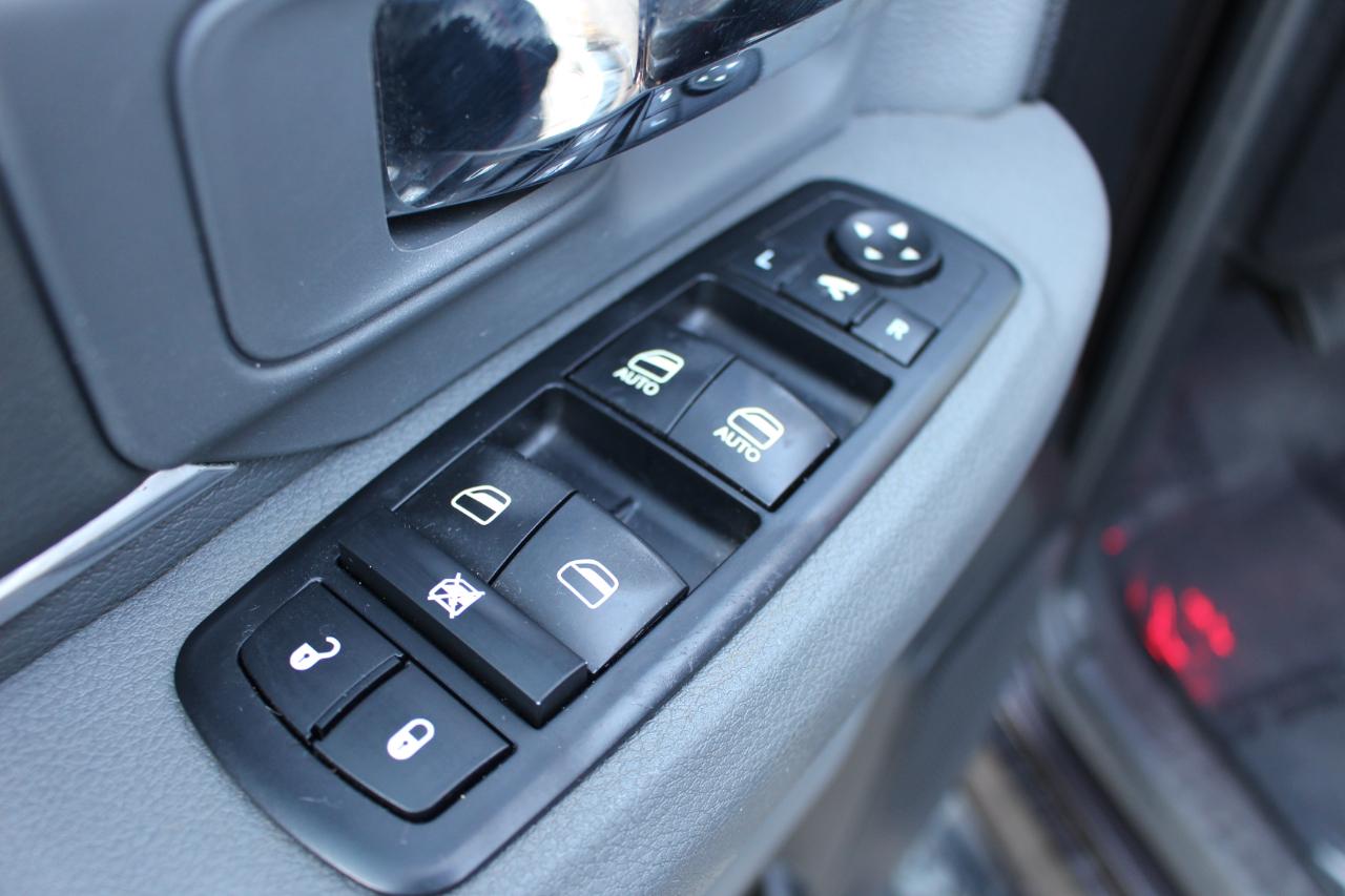 RAM 1500 Big Horn Crew Cab SWB 4WD 2017