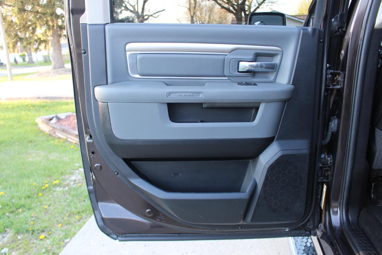 RAM 1500 Big Horn Crew Cab SWB 4WD 2017