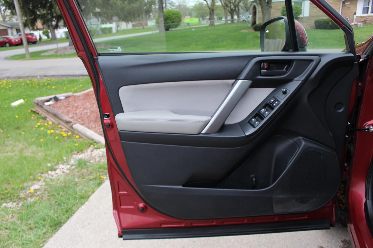 Subaru Forester 2.5i Premium PZEV CVT 2016