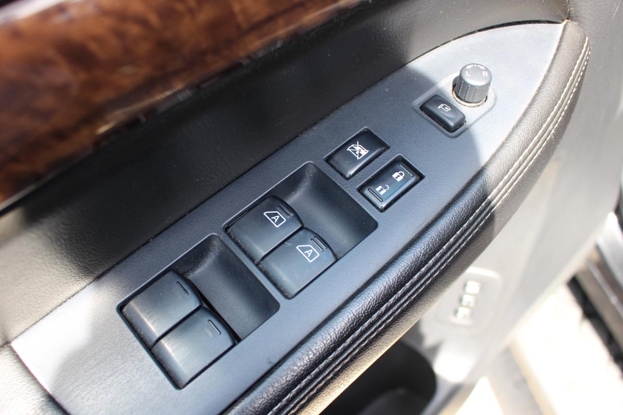 Nissan Armada Platinum 4WD 2013