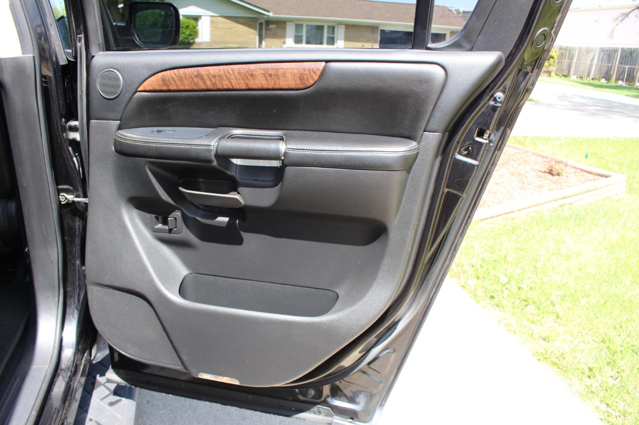 Nissan Armada Platinum 4WD 2013
