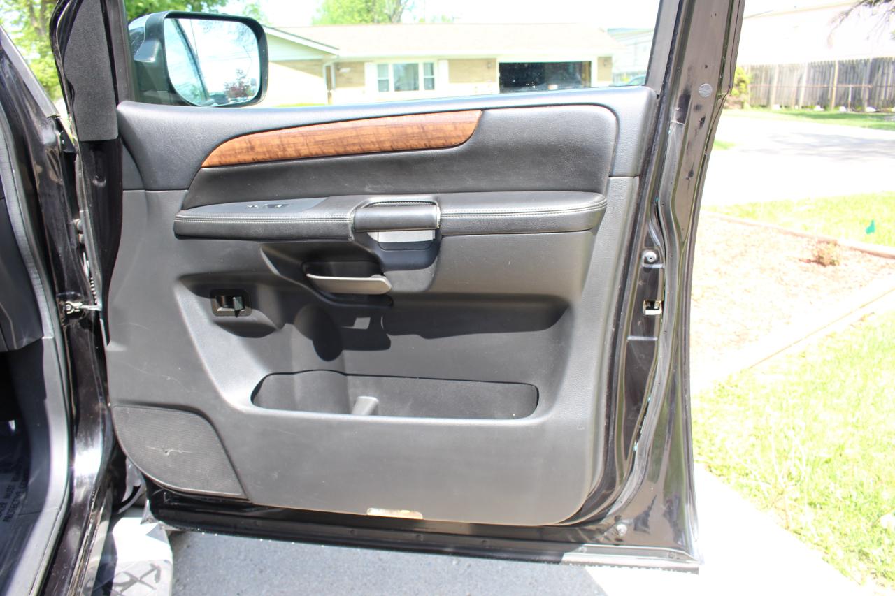 Nissan Armada Platinum 4WD 2013