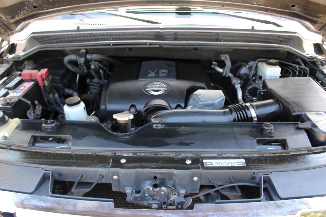 Nissan Armada Platinum 4WD 2013