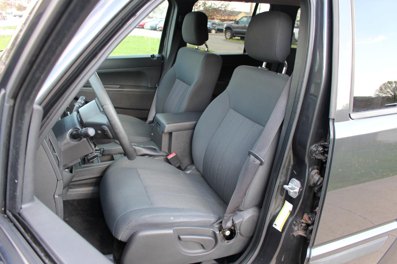 Jeep Liberty Sport 4WD 2011