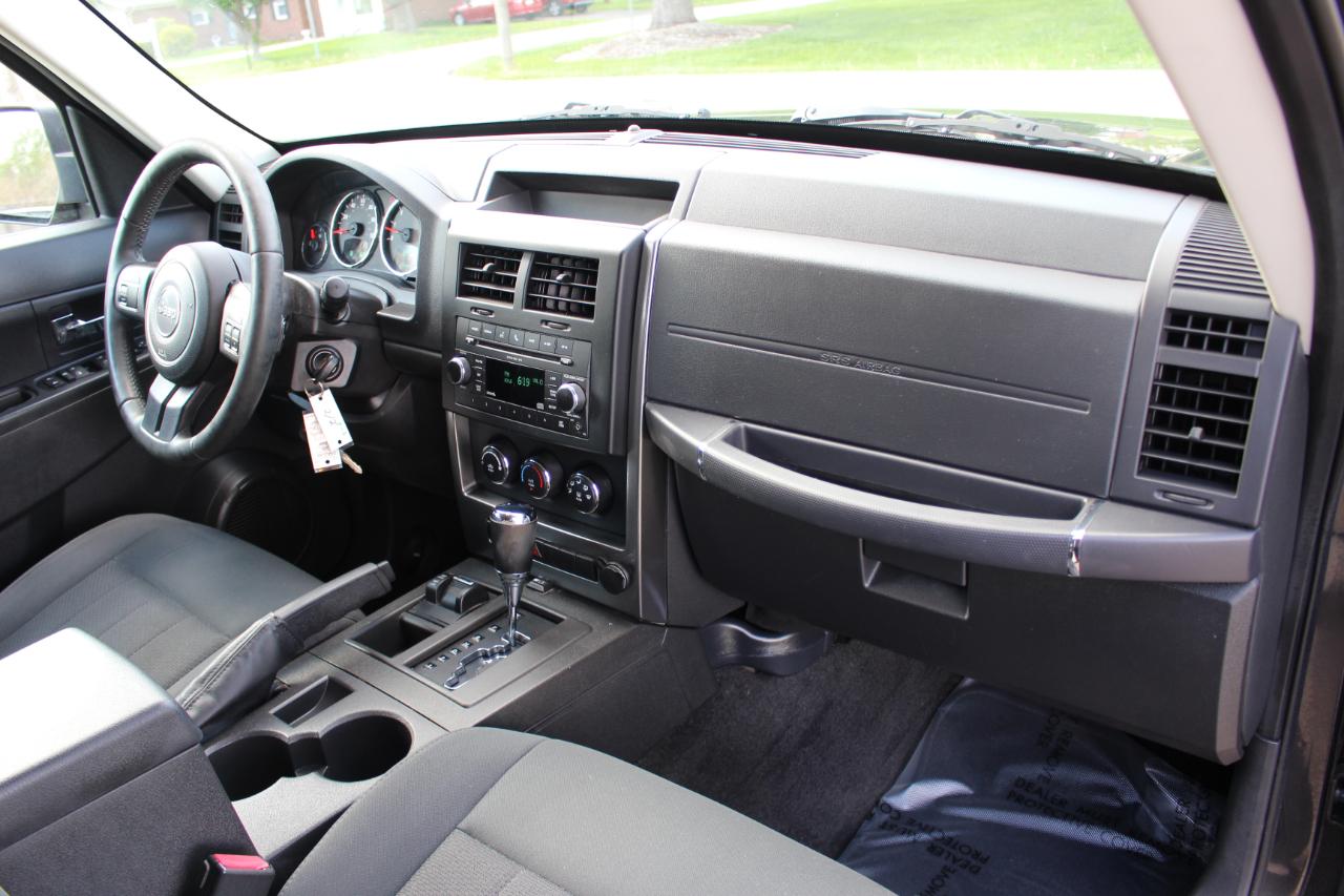 Jeep Liberty Sport 4WD 2011