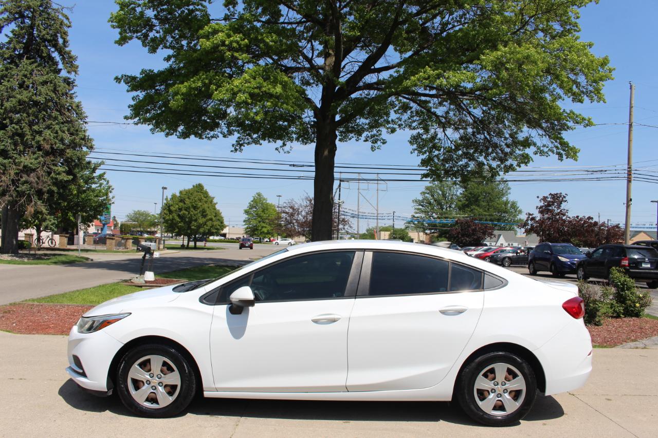 Chevrolet Cruze LS Auto 2018