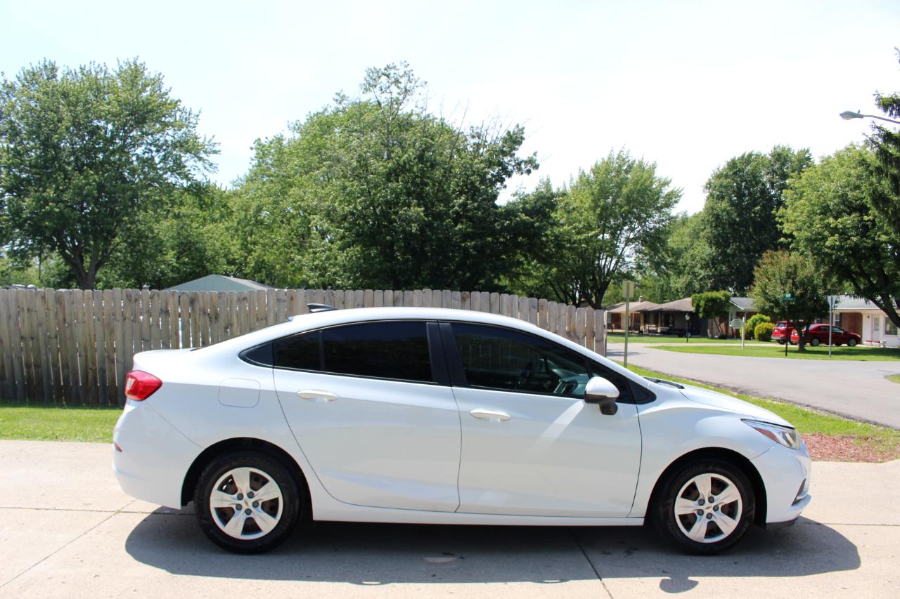 Chevrolet Cruze LS Auto 2018