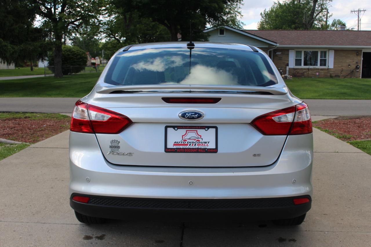 Ford Focus SE Sedan 2014