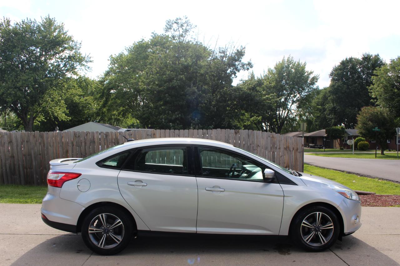 Ford Focus SE Sedan 2014