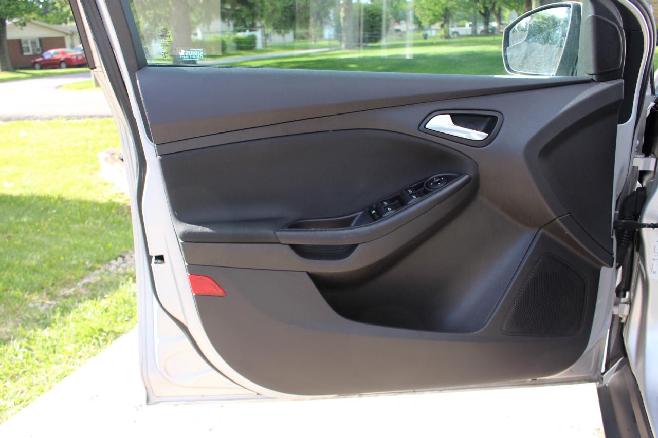 Ford Focus SE Sedan 2014