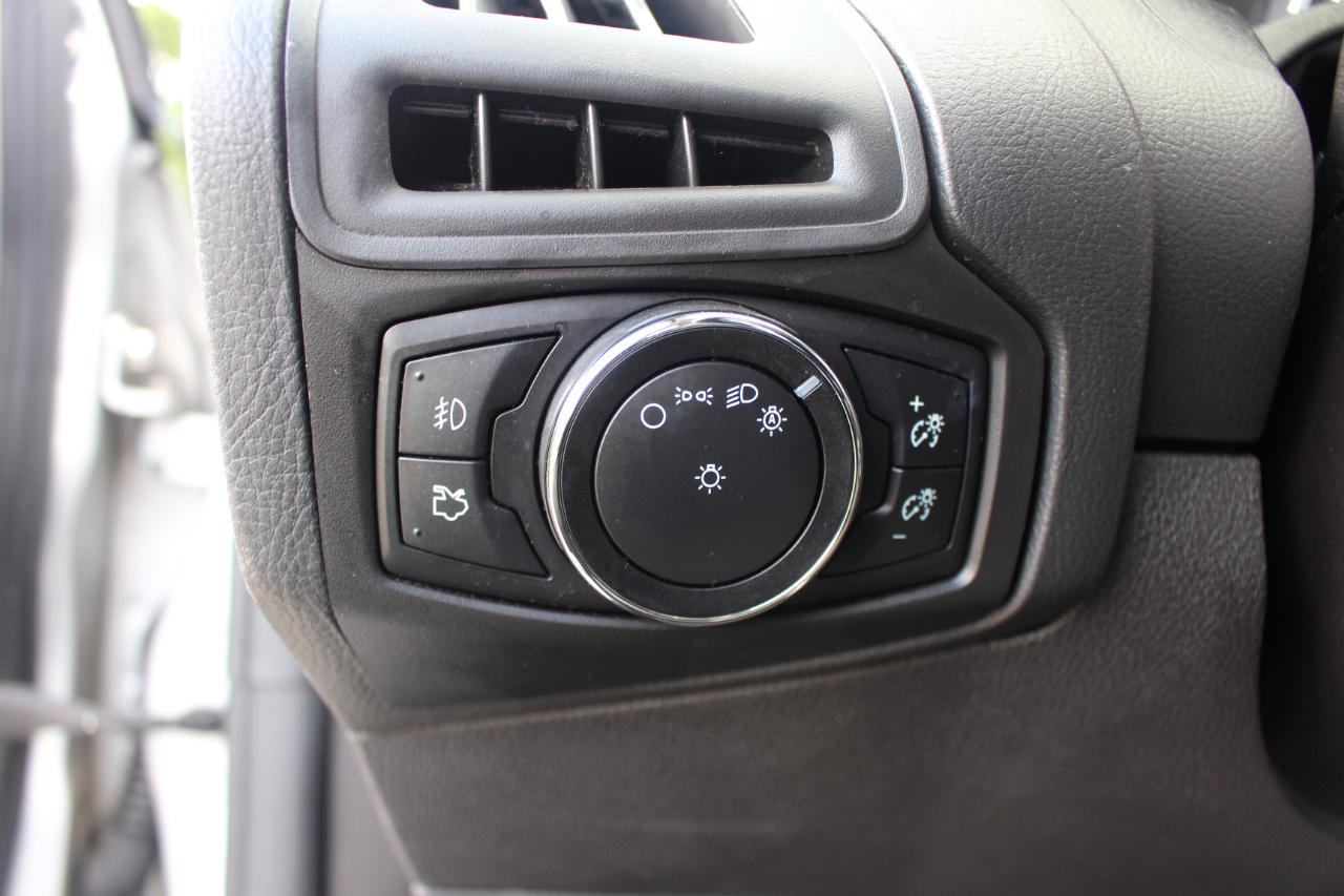Ford Focus SE Sedan 2014