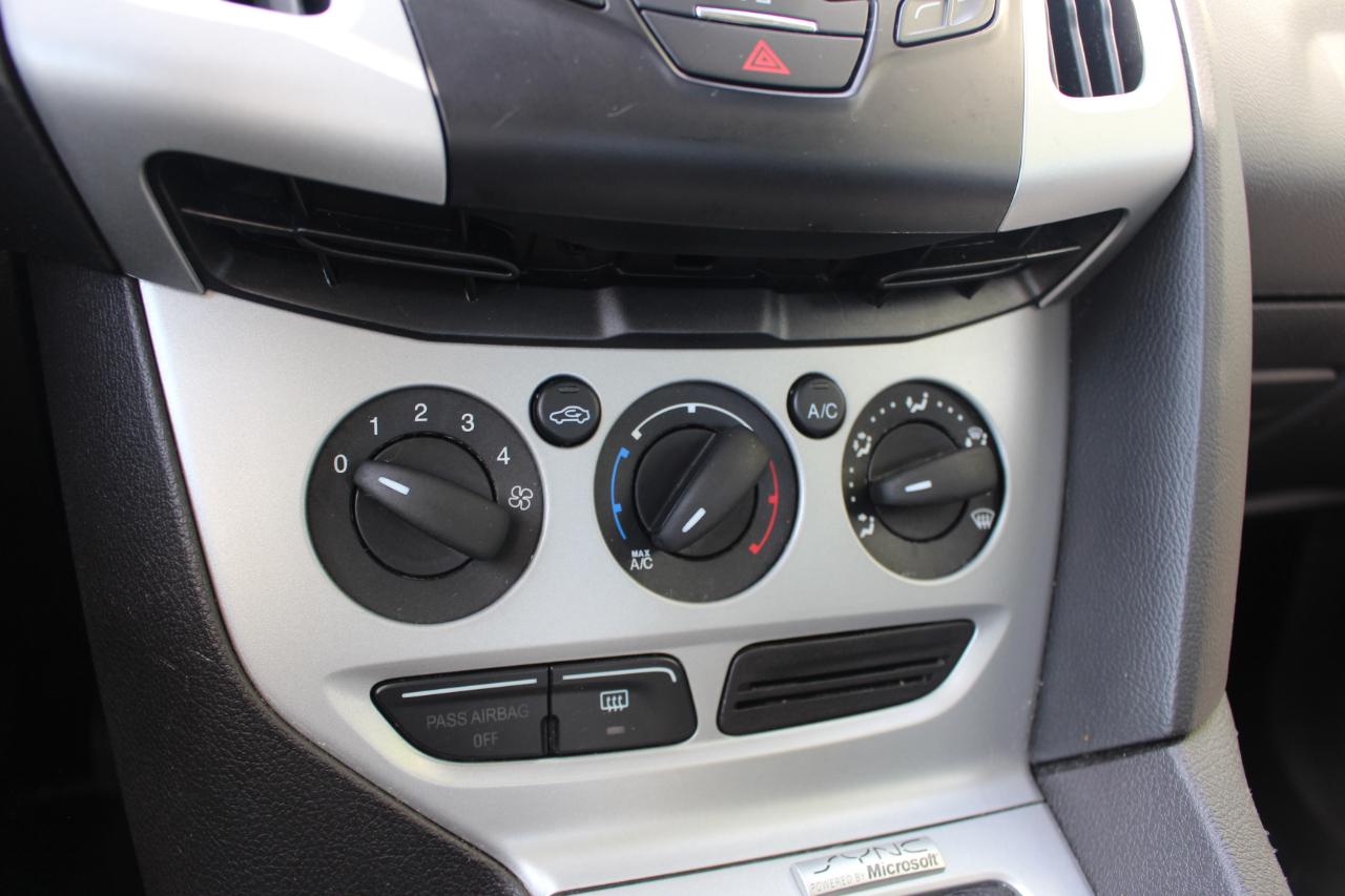 Ford Focus SE Sedan 2014