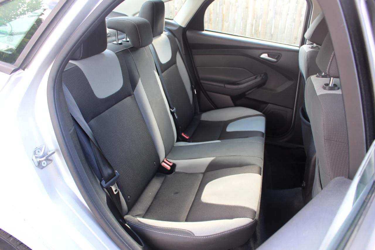 Ford Focus SE Sedan 2014