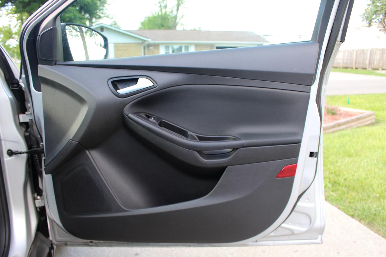 Ford Focus SE Sedan 2014