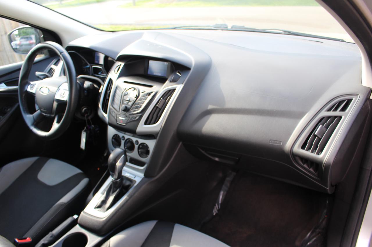 Ford Focus SE Sedan 2014
